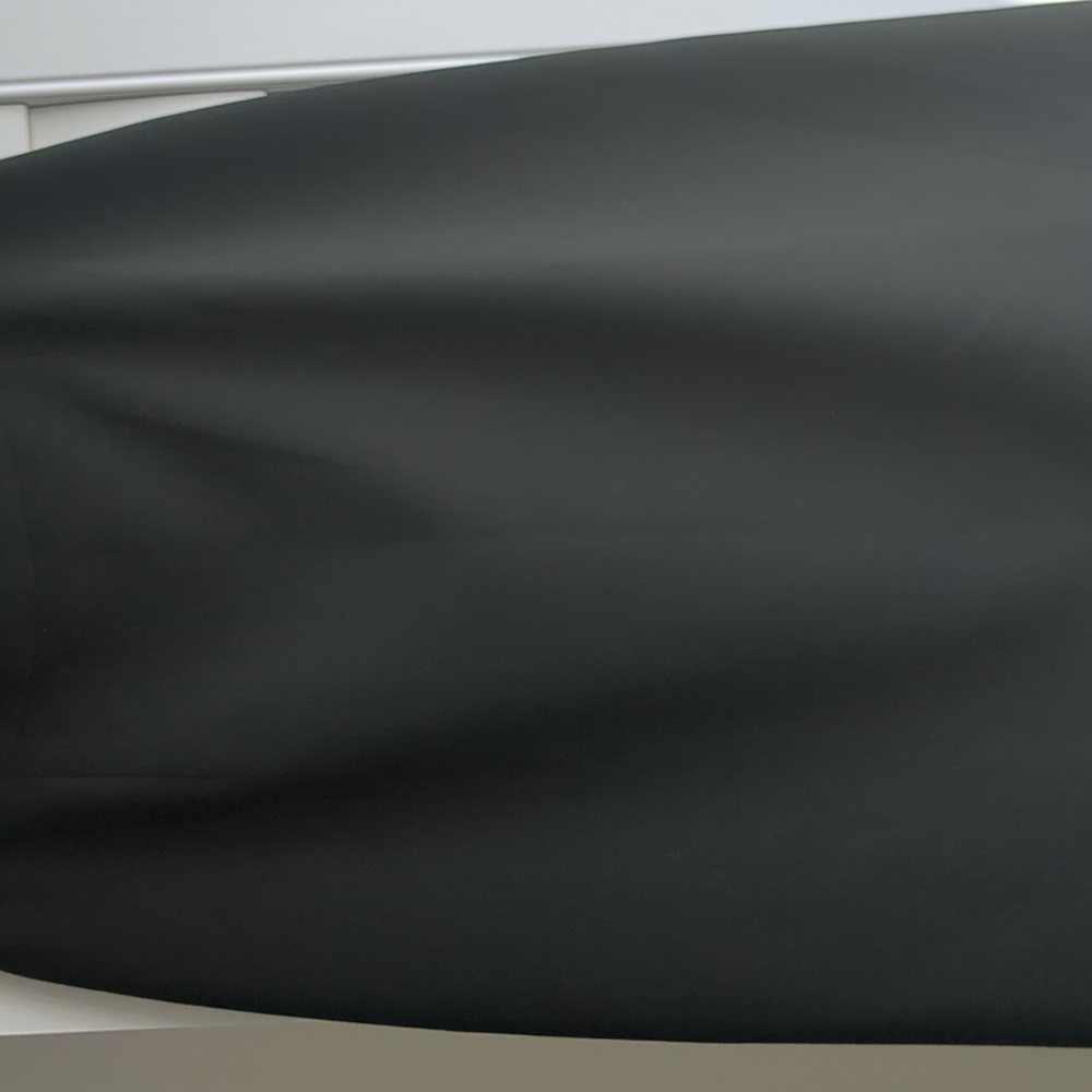 Business skirt. New condition. No damage. Comes from smoke/pet free home.